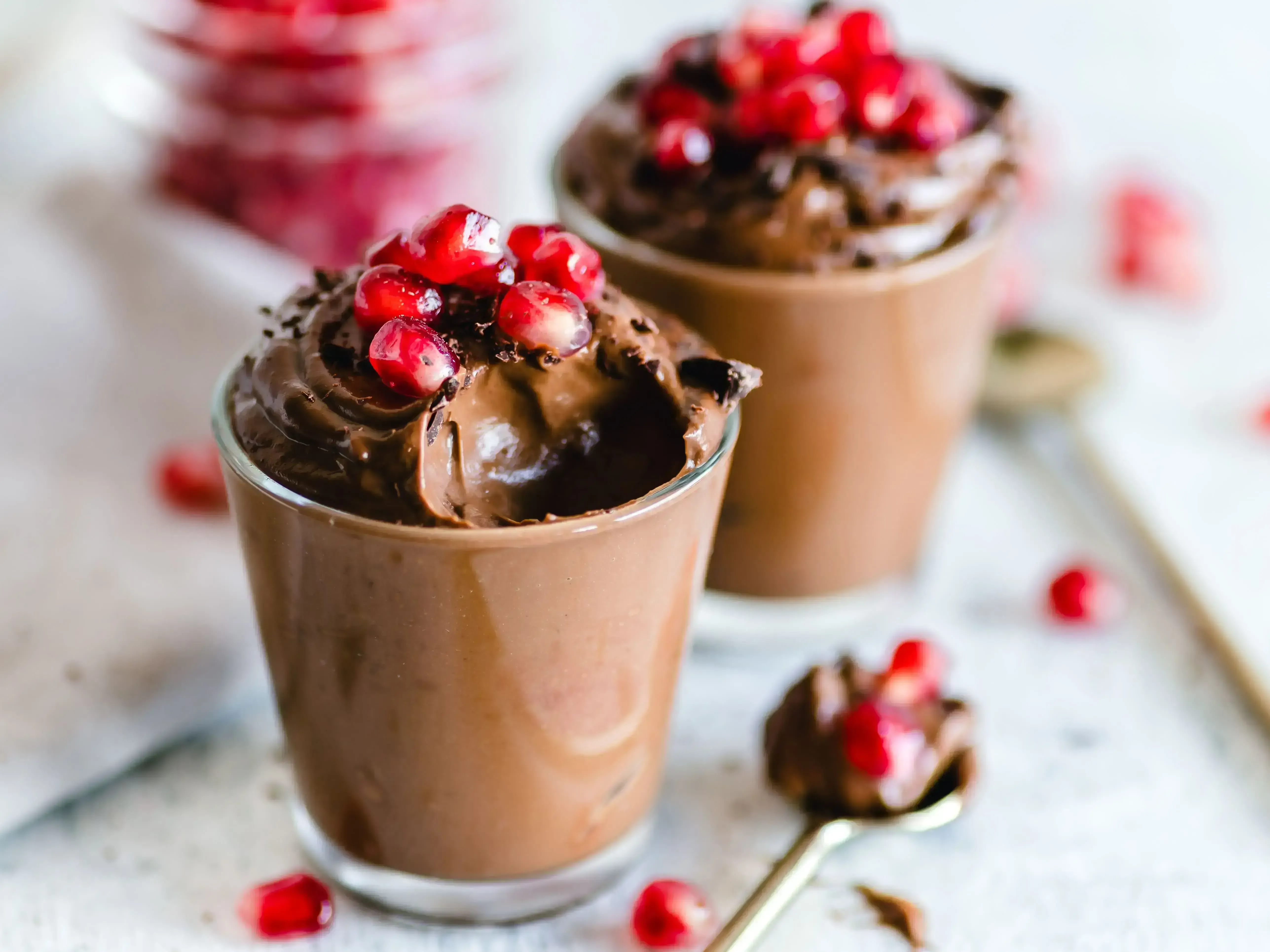 Mousse de chocolate negro con granada